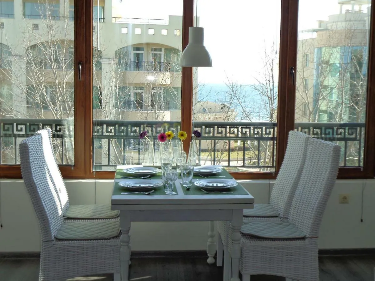 Апартаменты Nereya Palace Art Aprtament Marina Поморие